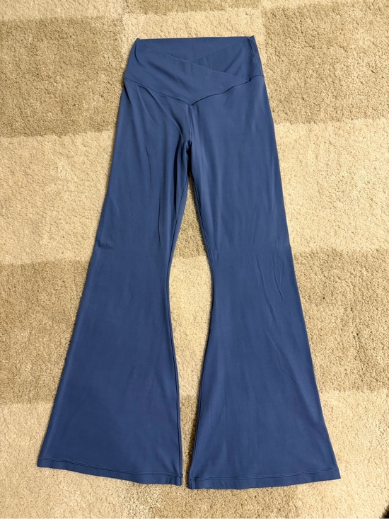 aerie Pants - OFFLINE by Aerie Real Me High Rise Flare Leggings – Navy Blue Size Large Short